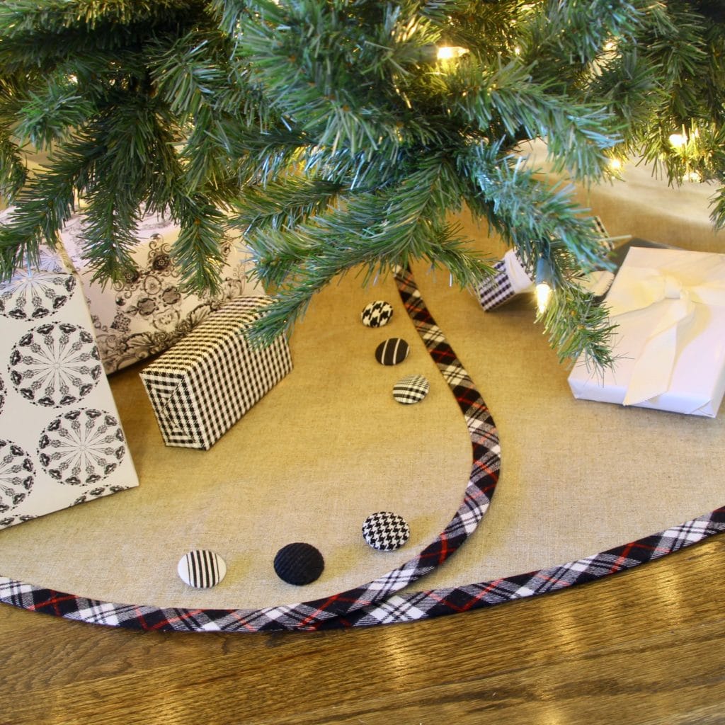 Linen Christmas Tree Skirt with Plaid Trim and Back & White Buttons