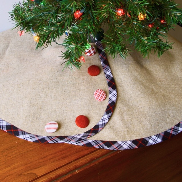 Linen Pencil Christmas Tree Skirt Banded in Plaid with Red & White Buttons