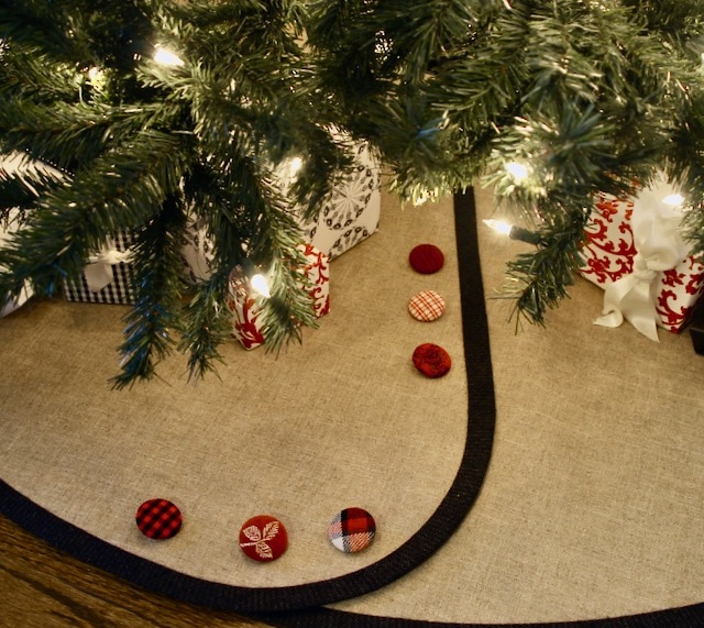 Linen Regular Christmas Tree Skirt Banded in Charcoal Tweed with Black, White & Red Buttons