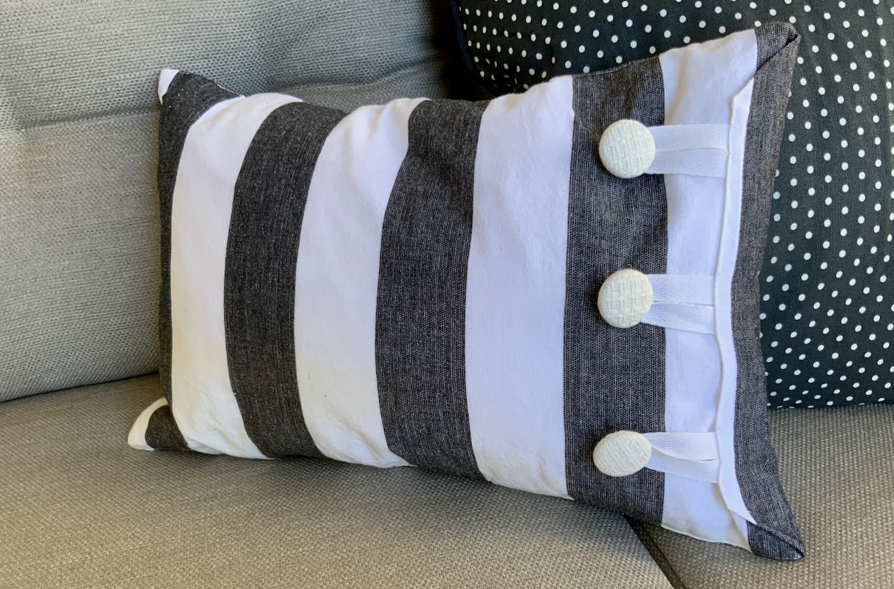 Make a Boho Lumbar Pillow from a Table Runner - Francois et Moi