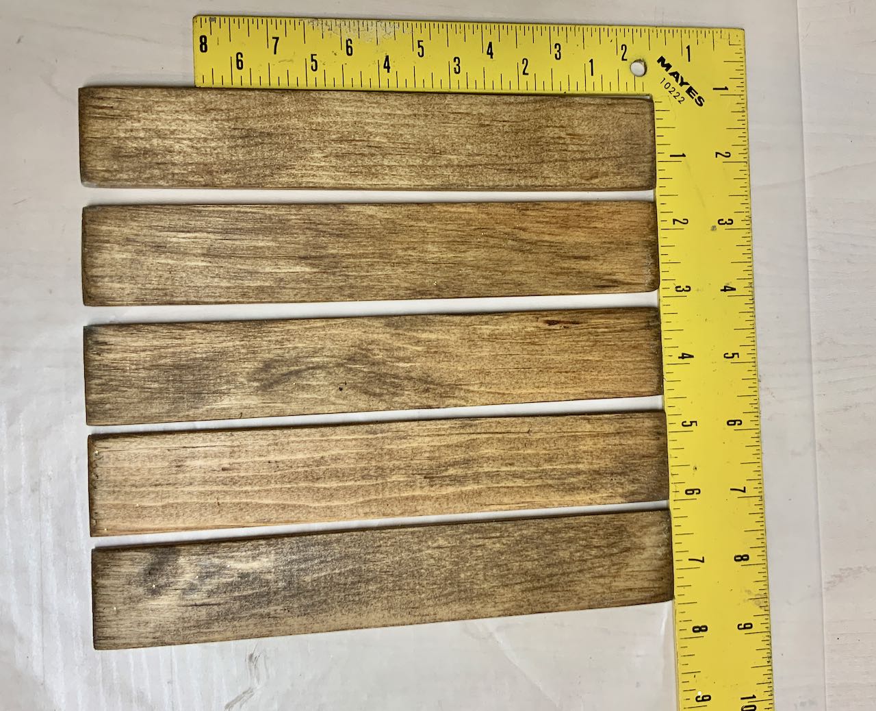 5 slats lined up inside a carpenters square