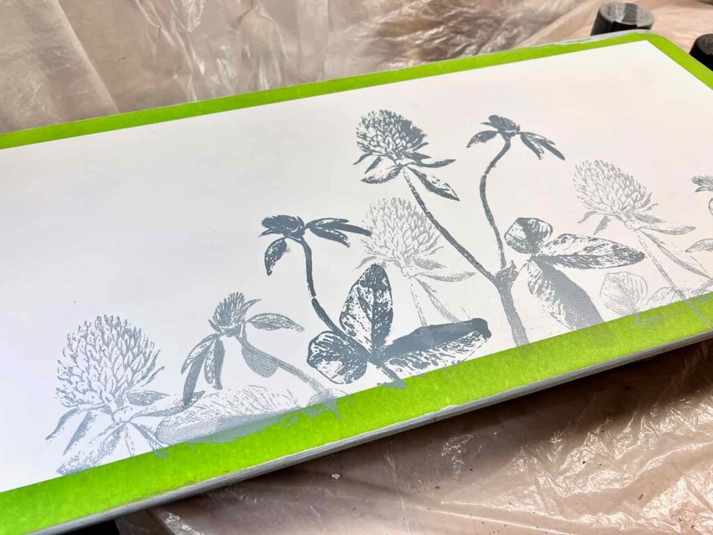 Clover silk screen prints on the inside of the piano seat lid