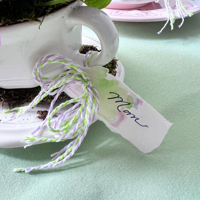 the final place card with the tails of bakers twine tied around the loops.