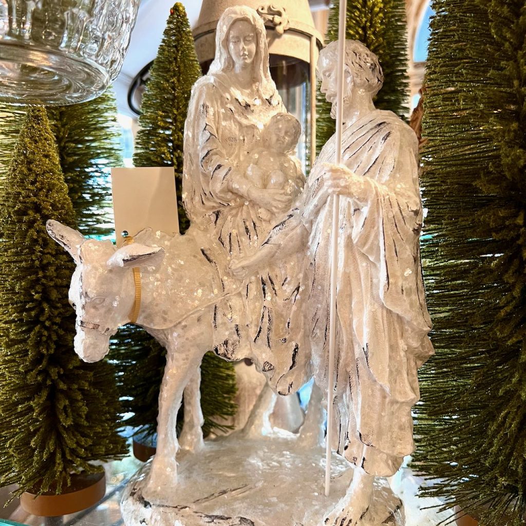 Inspiration Nativity set with statues in white with antiquing accent